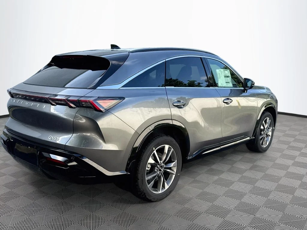 New 2027 GRAPHITE SHADOW INFINITI Luxe AWD image 5