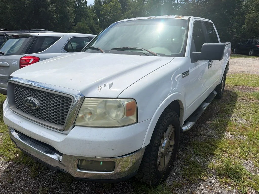 Used 2005  Ford Lariat image 2