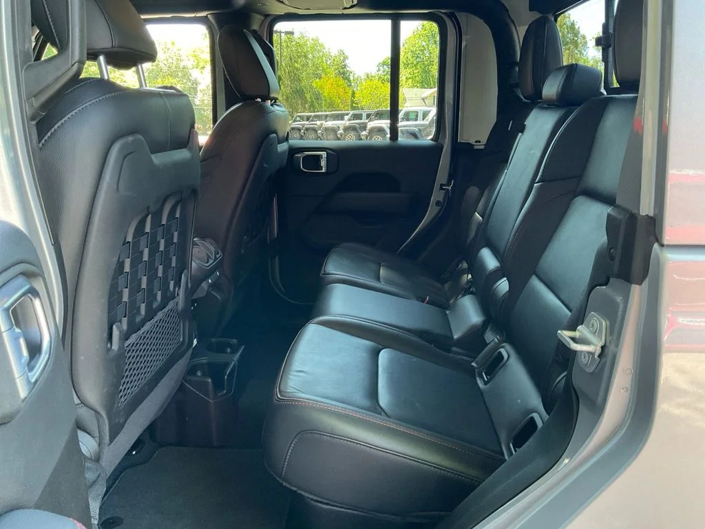 Used 2021 Silver Jeep Rubicon image 29