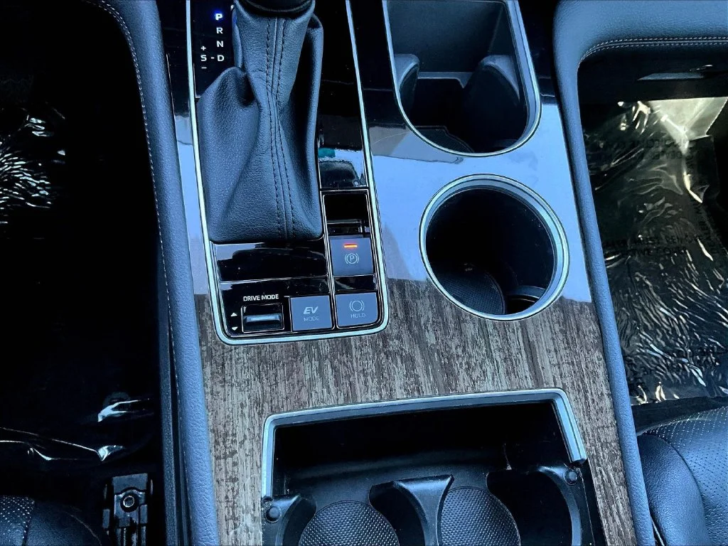2025 Toyota Sienna Platinum - Photo 18