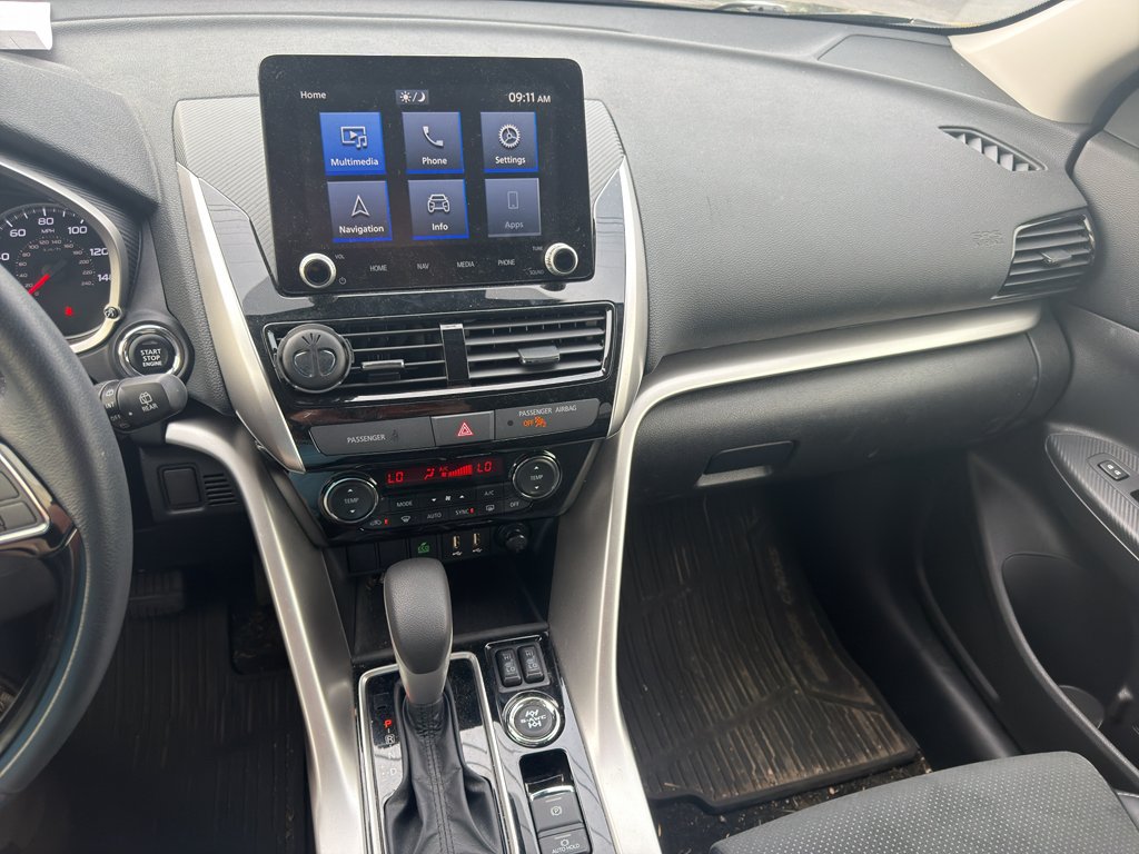 Used 2024 BLACK Mitsubishi SE image 14