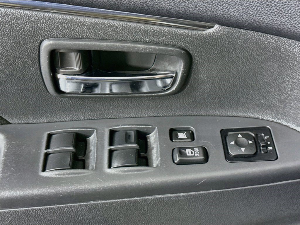 Used 2025 Alloy Silver Metallic Mitsubishi ES image 19