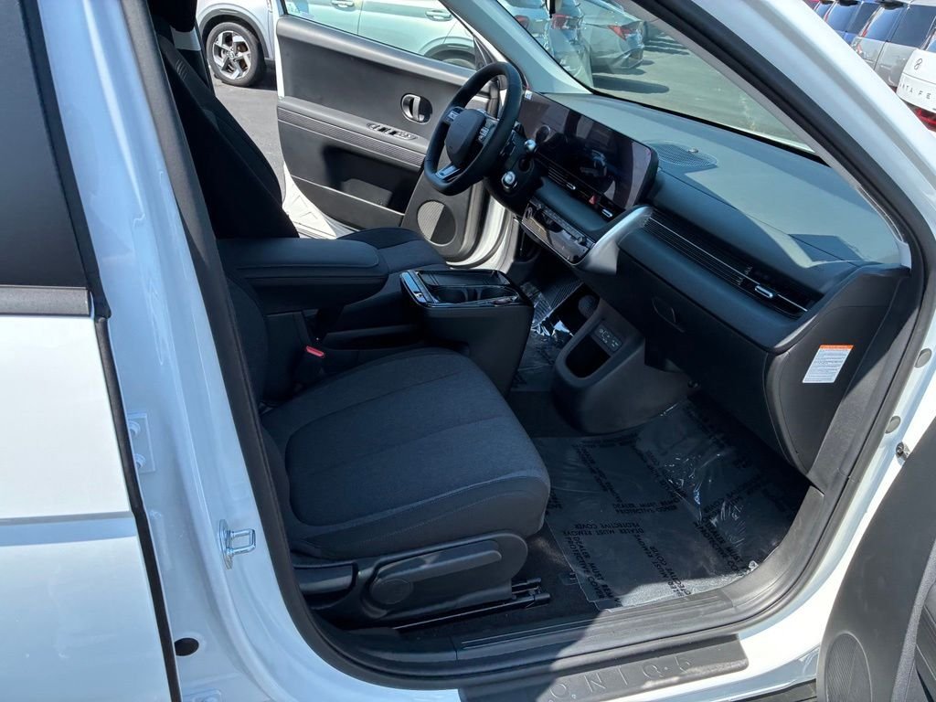 New 2026 White Hyundai SE image 32