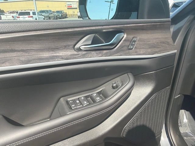 New 2026 Baltic Gray Metallic Clearcoat Jeep Limited image 18
