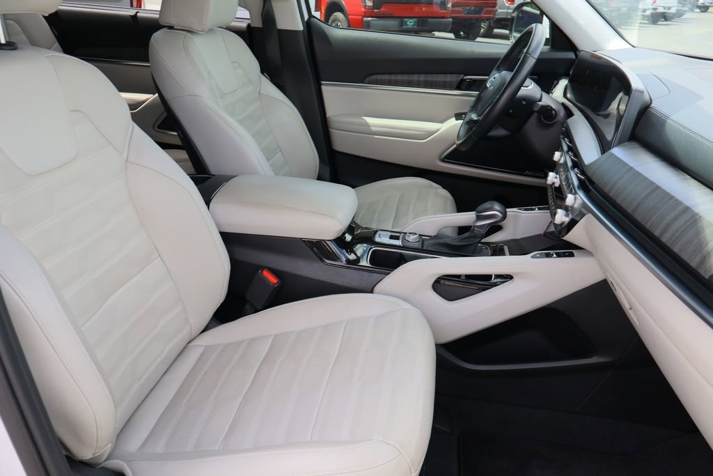 Used 2023 White Kia SX Prestige image 32