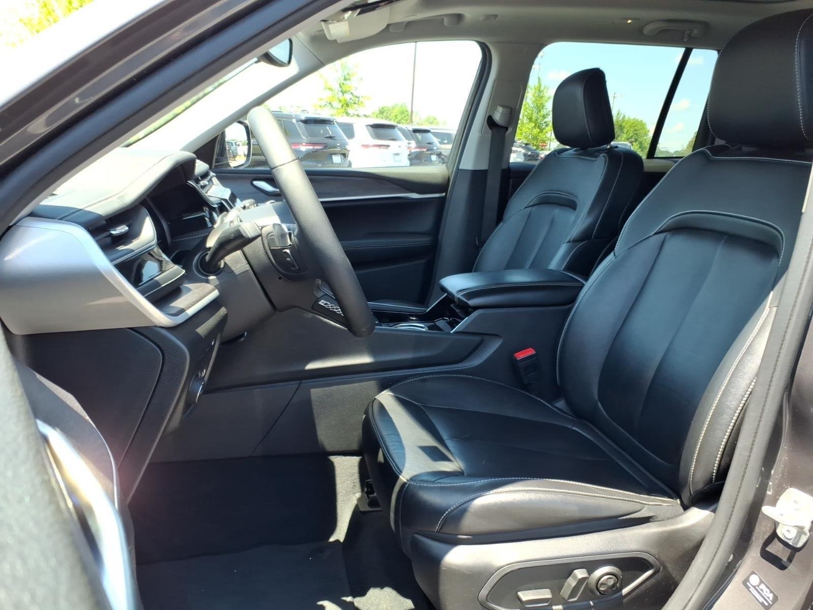 Used 2022 Baltic Gray Metallic Clearcoat Jeep BASE image 18