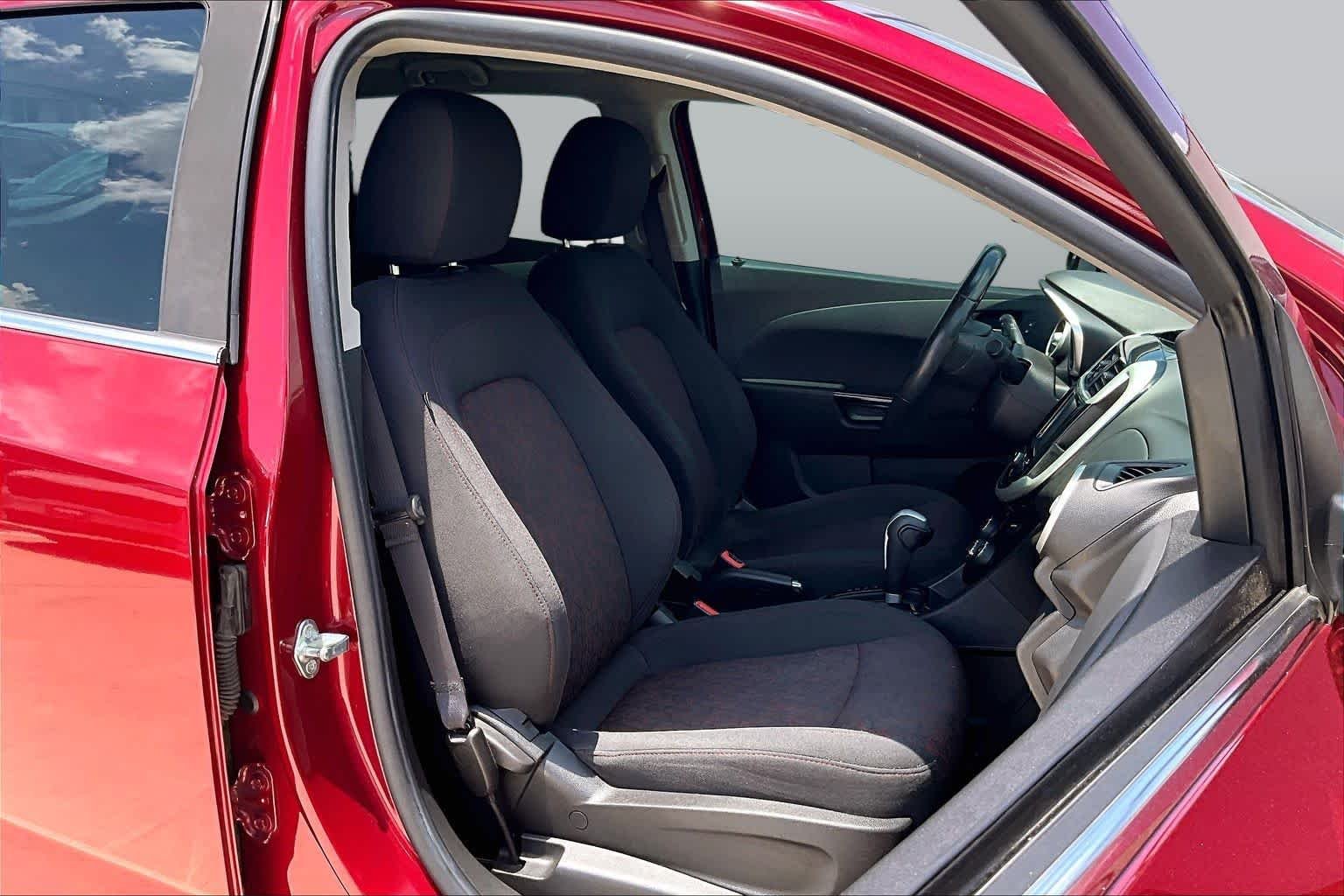 Used 2017 Cajun Red Tintcoat Chevrolet LT image 9