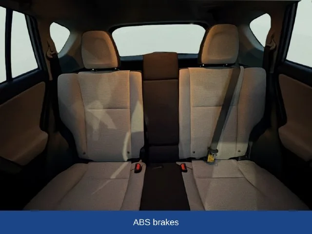 Used 2018 Silver Toyota XLE image 18