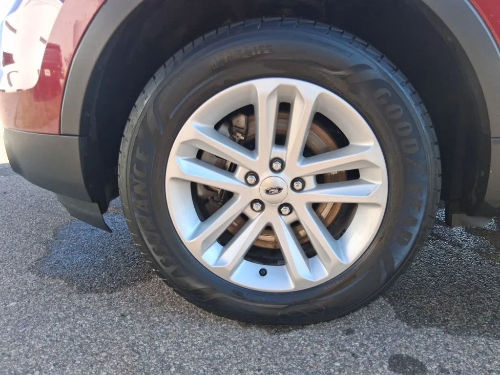 Used 2014 Ruby Red Metallic Tinted Clearcoat Ford XLT image 12