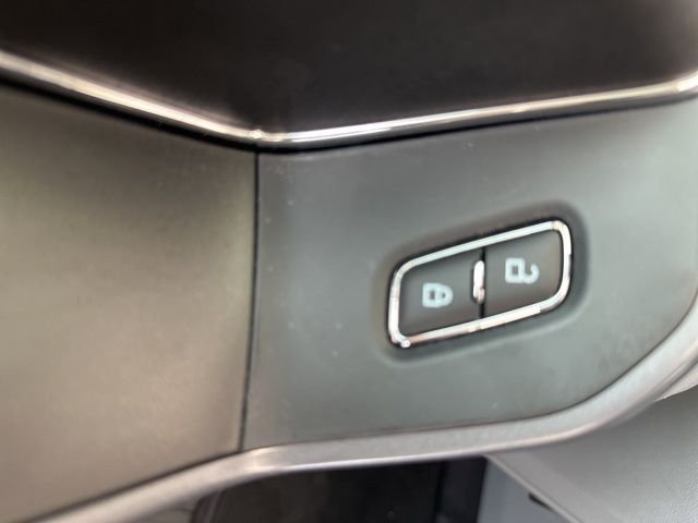 2025 Ford F-150 XLT - Photo 18