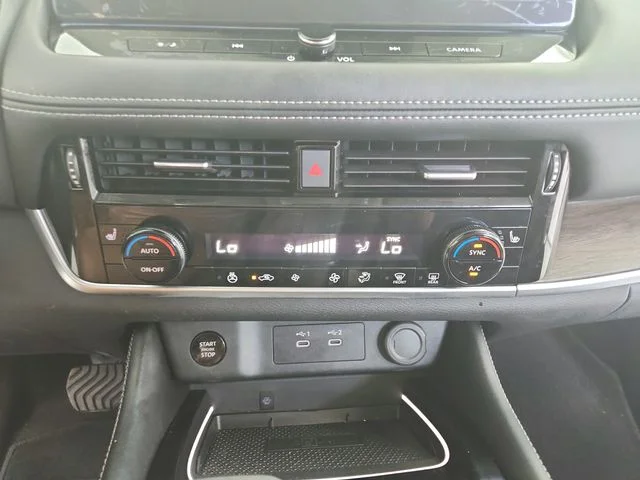 Used 2024 Black Nissan Platinum image 25