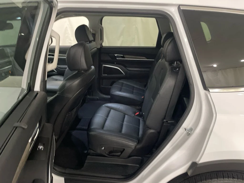 Used 2022 Glacial White Pearl Kia EX image 31