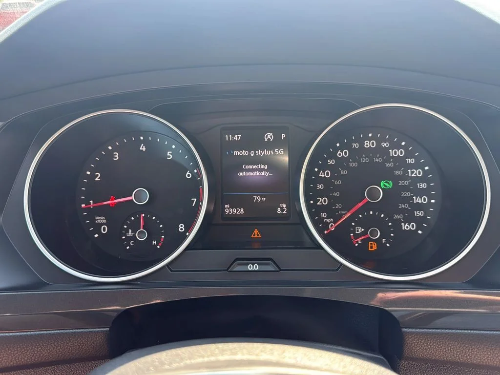 Used 2019 Deep Black Pearl Volkswagen SE image 15