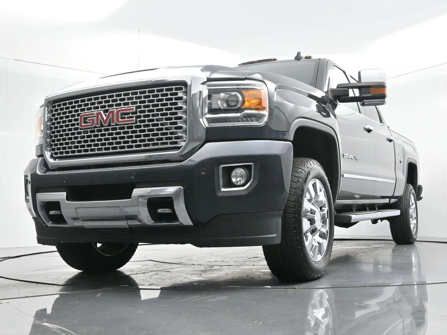 Used 2017 DARK SLATE METALLIC GMC Denali image 51