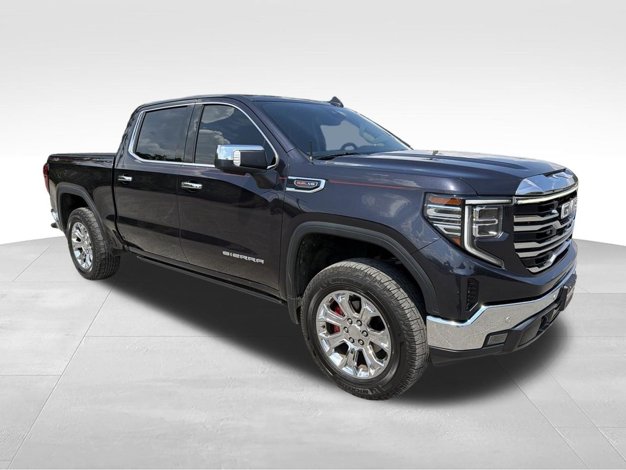 Used 2022 Silver GMC SLT image 3