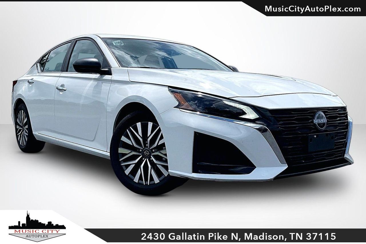 Used 2025 Glacier White Nissan SV FWD image 1