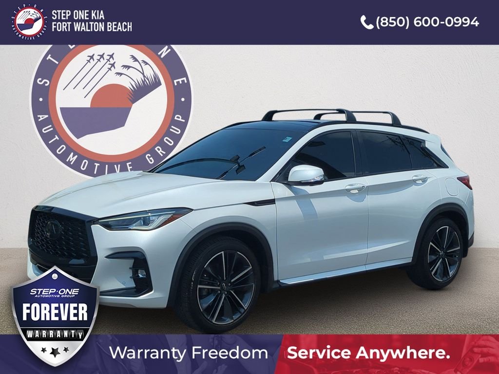 Used 2025 White INFINITI SPORT image 1