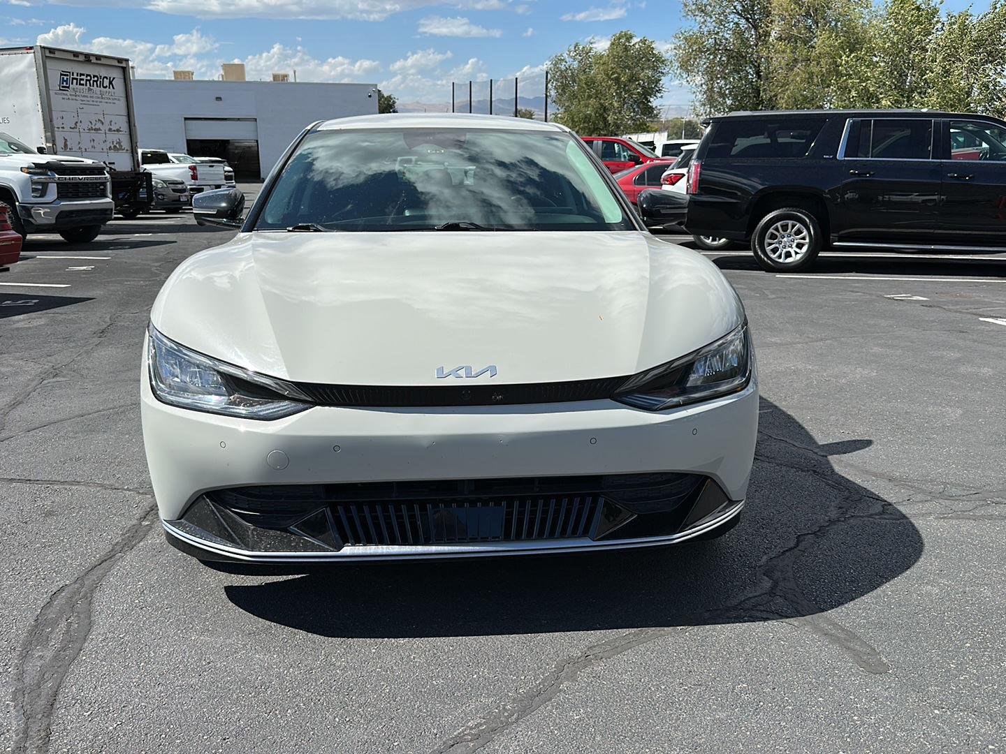 Used 2022 White Kia Wind image 6