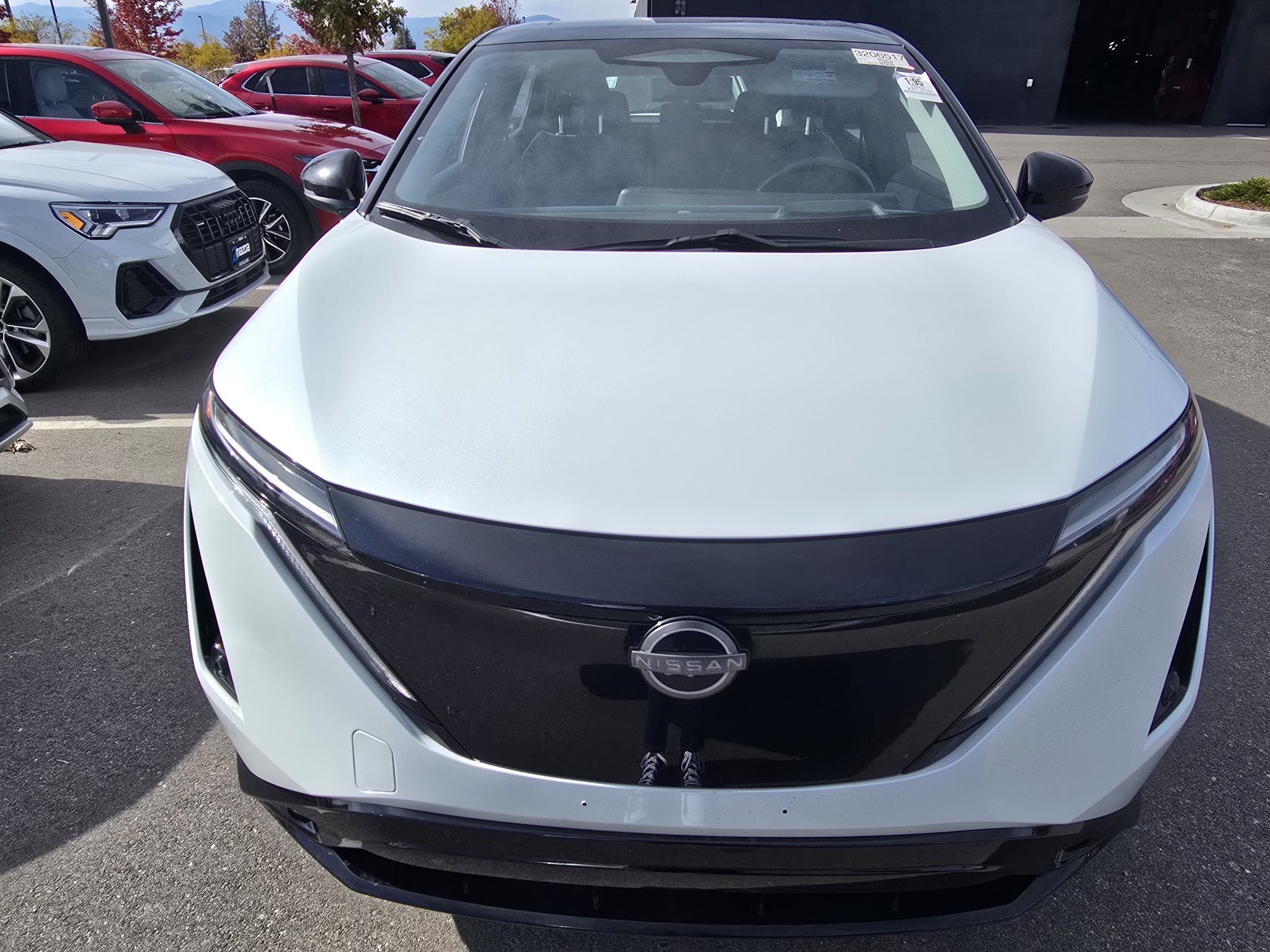 Used 2023 Everest White Pearl Tricoat/Black Diamond Pearl Nissan PLATINUM+ image 8