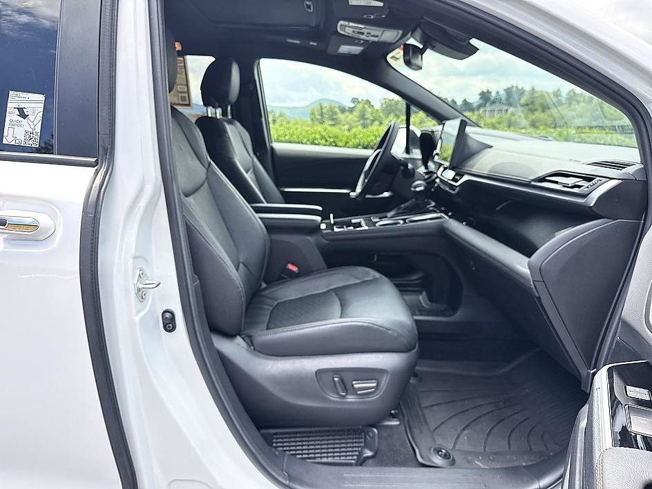 Used 2026 Wind Chill Pearl Toyota Platinum image 21