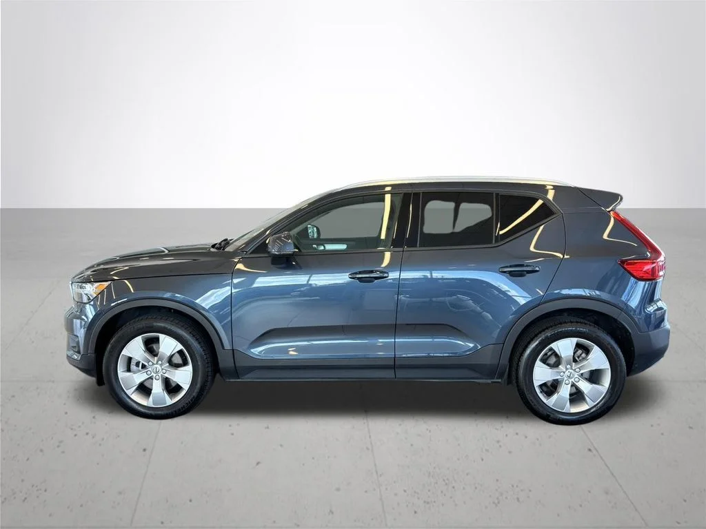 Used 2022 Blue Volvo Momentum image 11