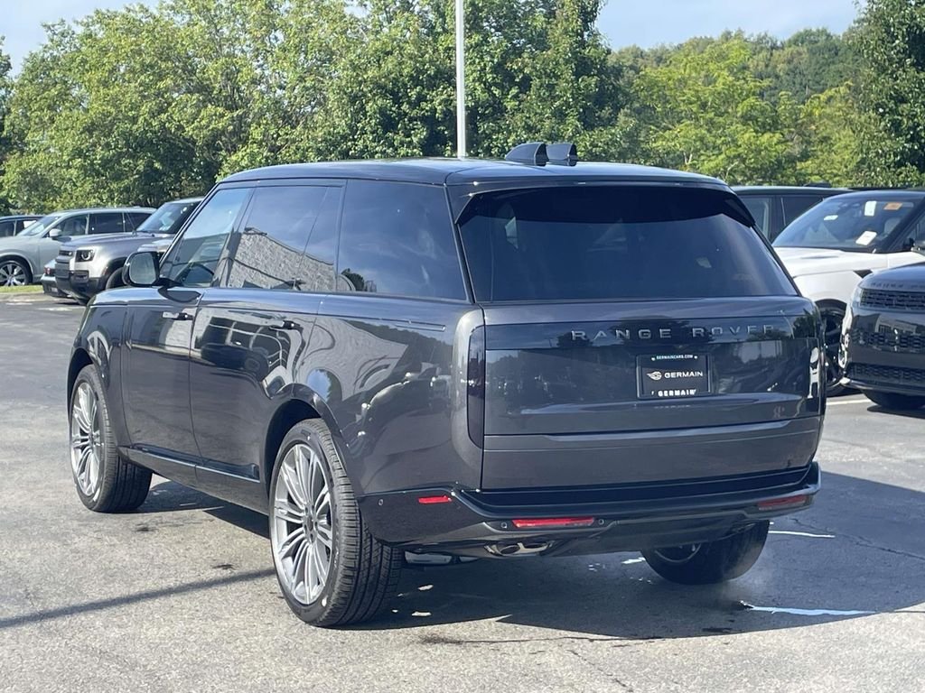 New 2026 Carpathian Grey Land Rover SE image 9