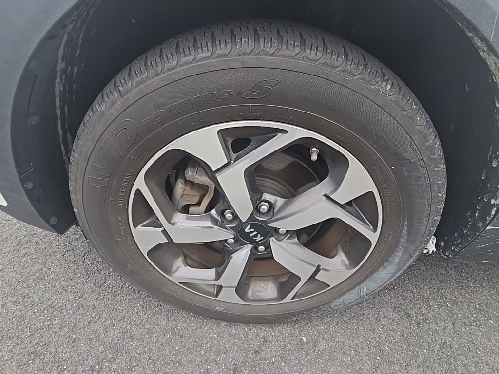Used 2020 Clear White Kia LX image 8