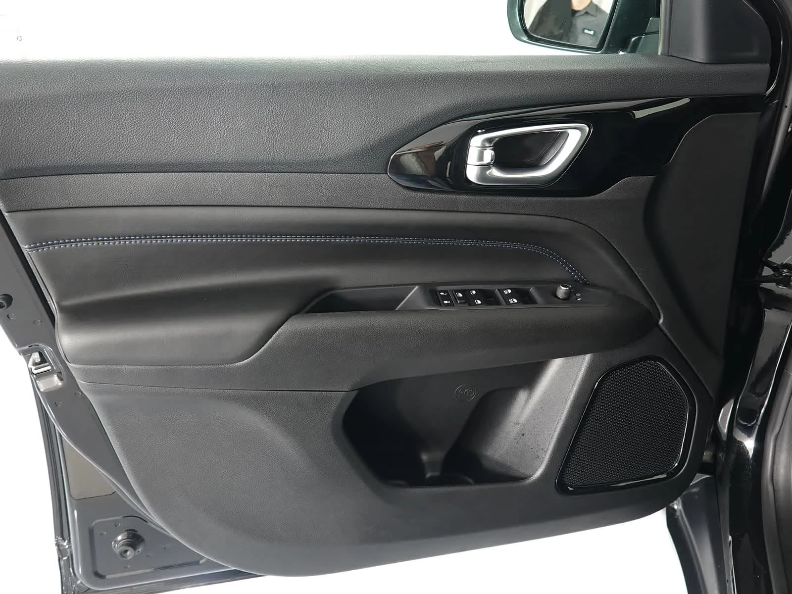 New 2026 Diamond Black Crystal Pearl-Coat Exterior Paint Jeep Limited Altitude image 12