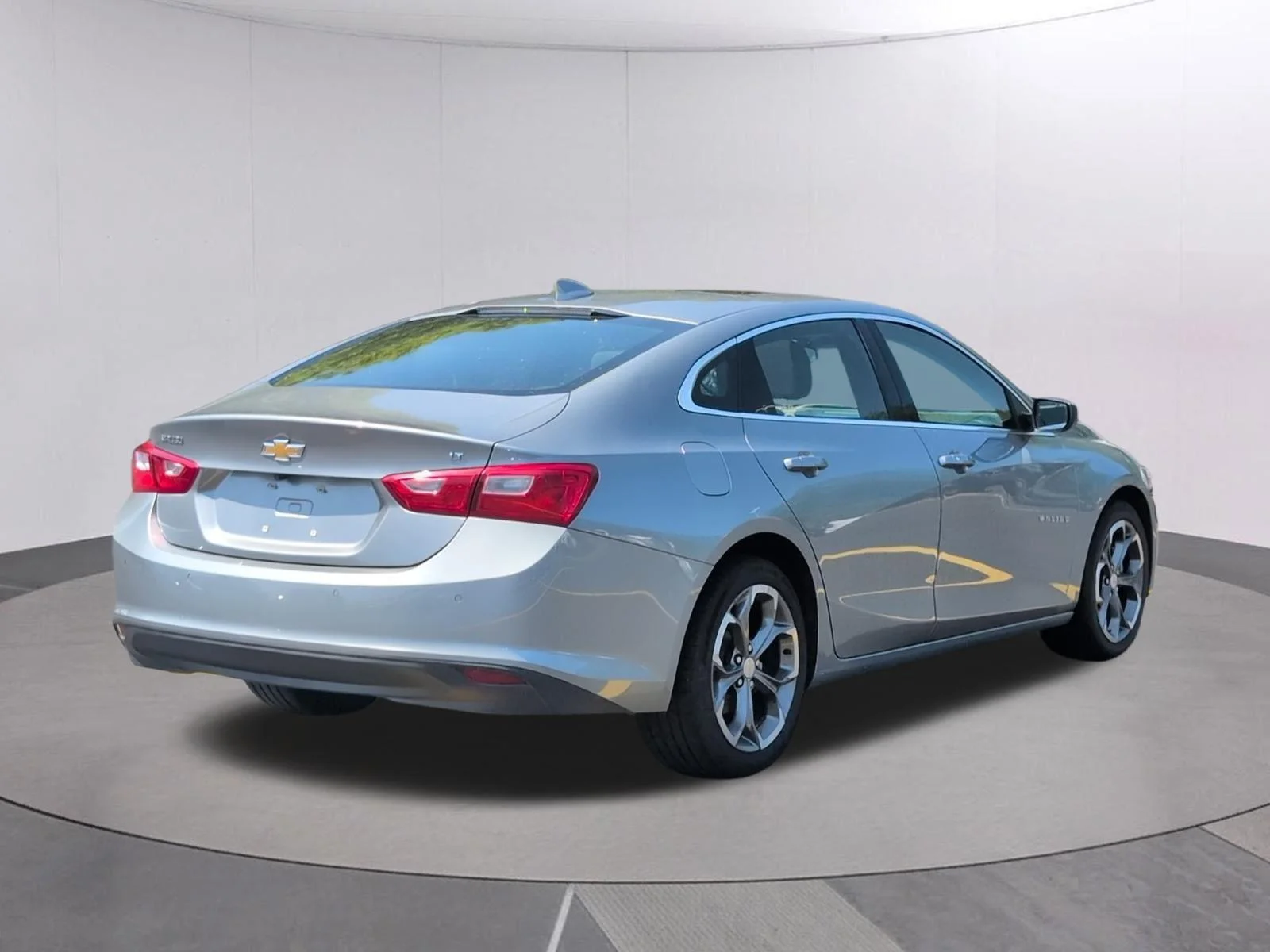 Used 2024 Sterling Gray Metallic Chevrolet LT image 7