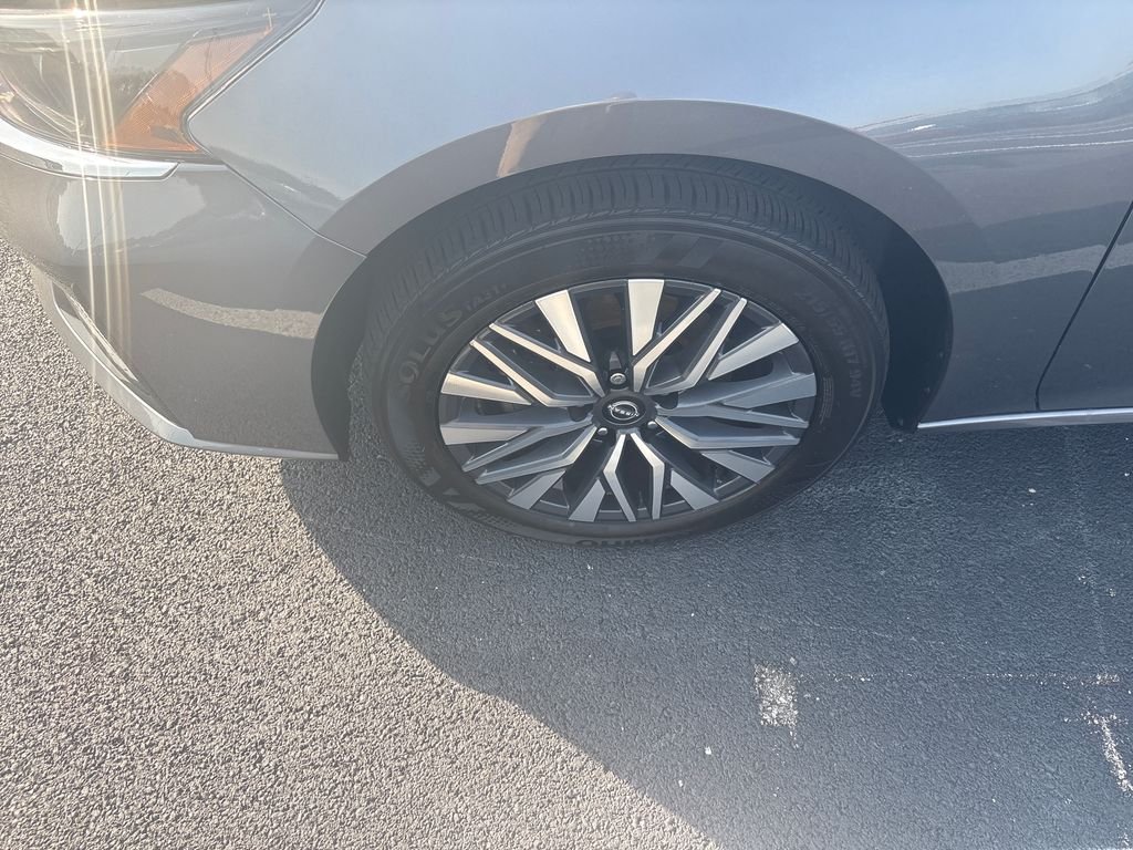 Used 2024 Gray Nissan 2.5 SV image 9