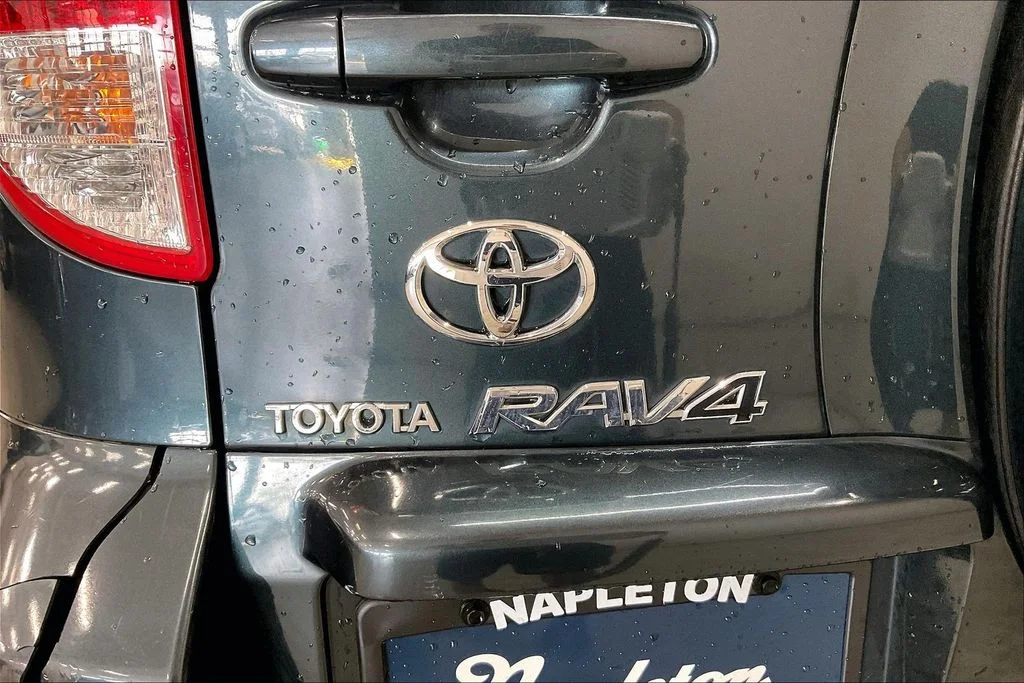 Used 2009 Green Toyota Base image 32