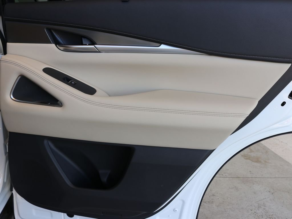 Certified Used 2025 White INFINITI LUXE image 40