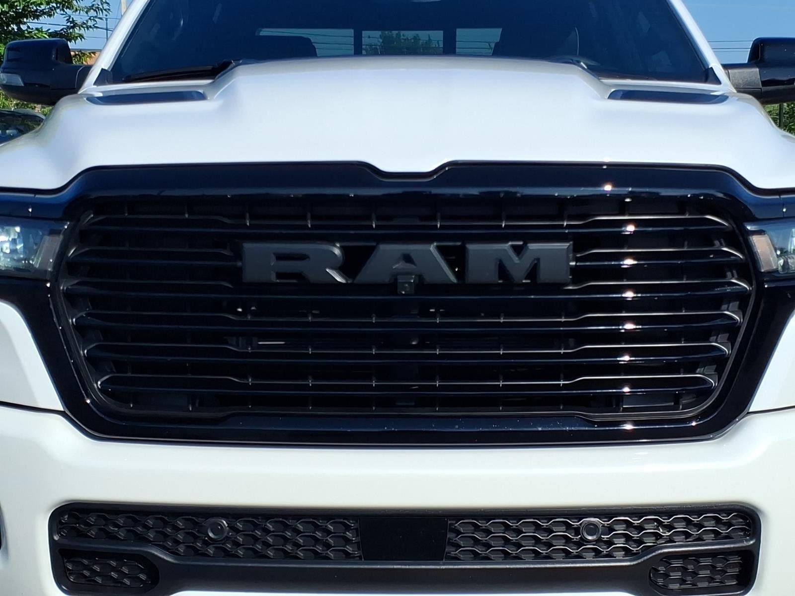 New 2026 Ivory White Tri-Coat Pearl-Coat Exterior Paint RAM Laramie image 16