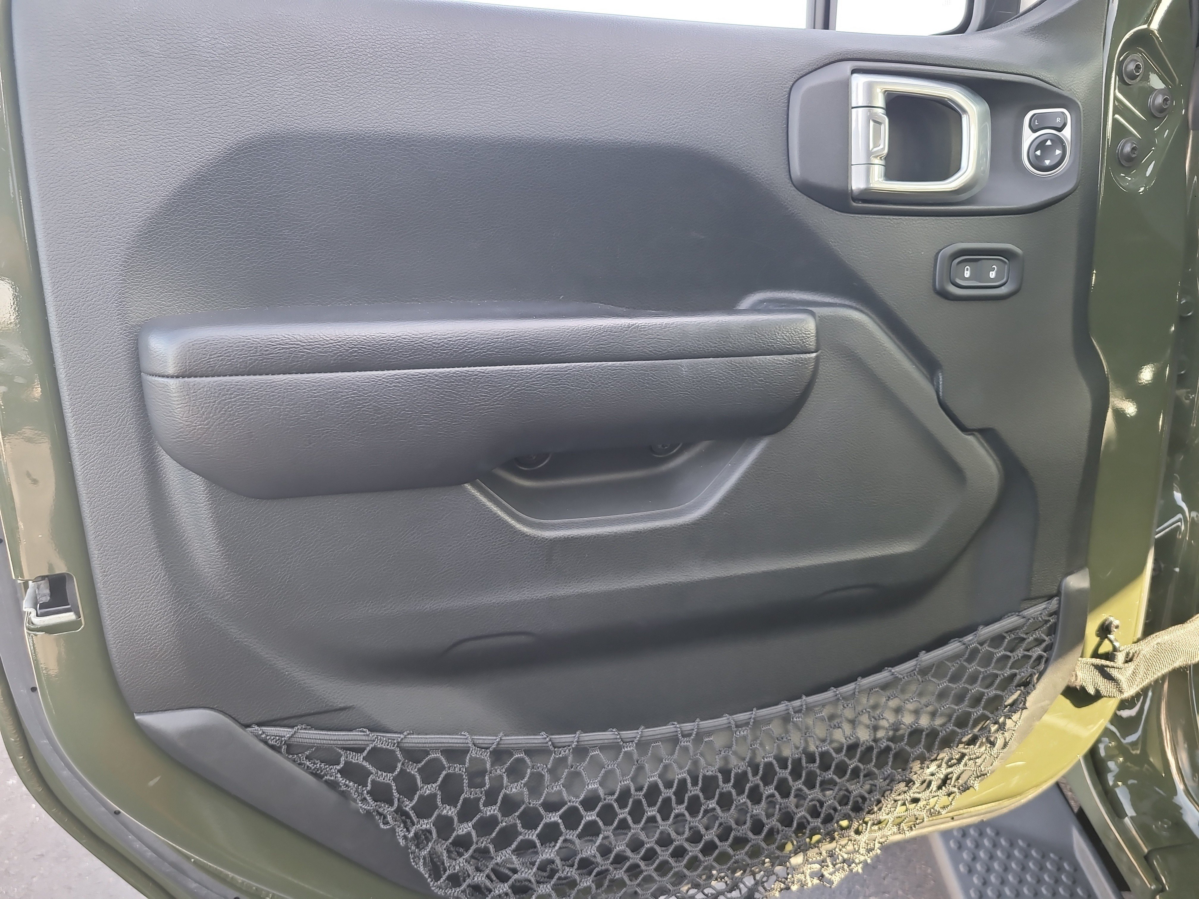 Used 2021 Sarge Green Clearcoat Jeep Unlimited Islander image 15