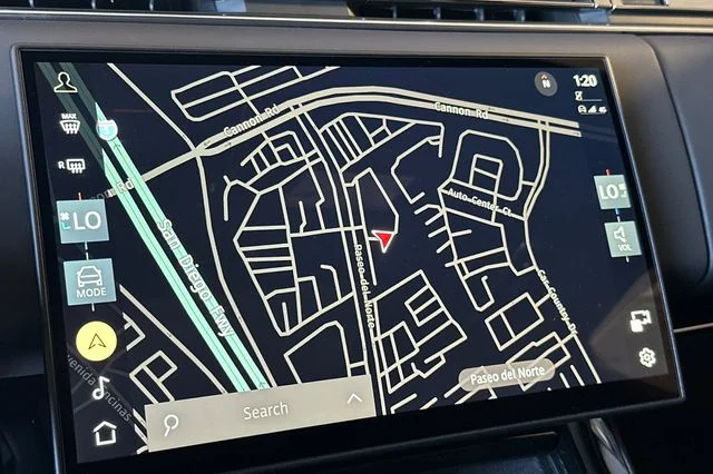 New 2026 Santorini Black Land Rover Dynamic SE image 18
