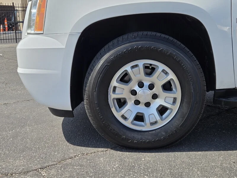 Used 2007 Summit White GMC SLE image 6