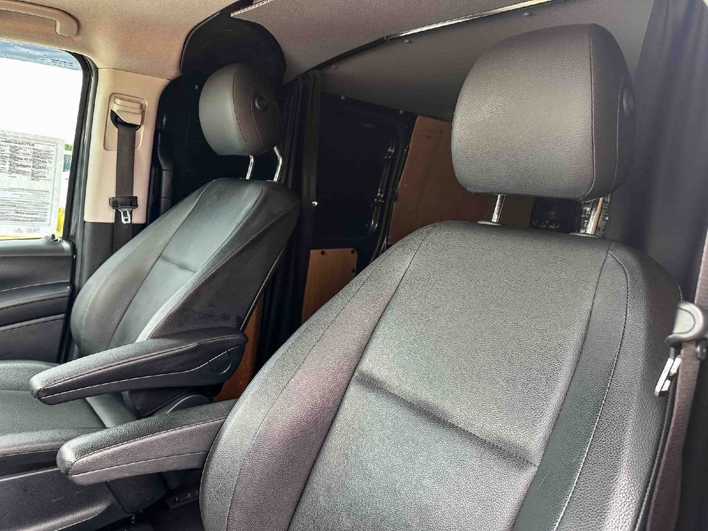 Used 2022  Mercedes-Benz Cargo image 13