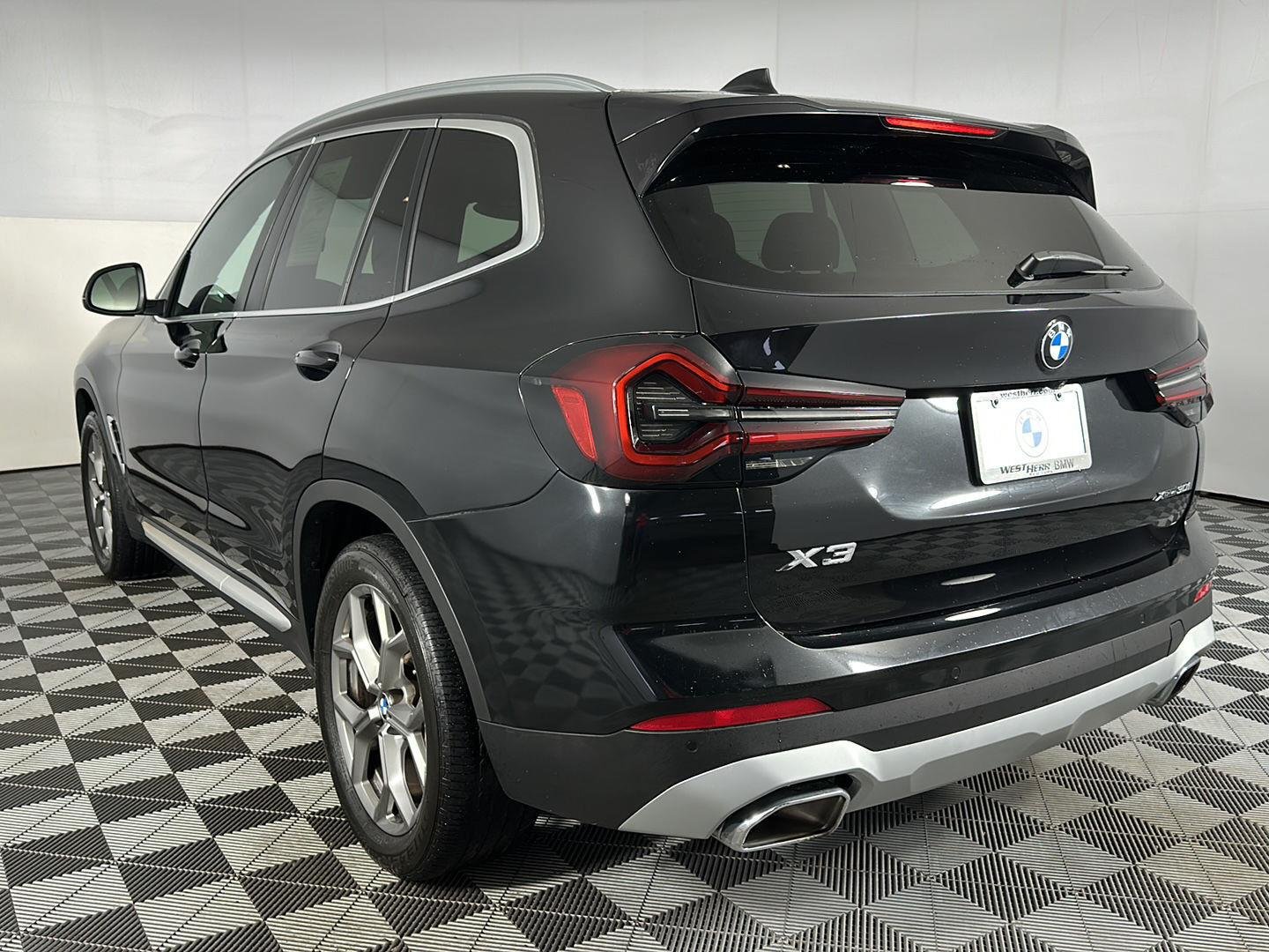 Used 2024 Black Sapphire Metallic BMW xDrive30i image 25