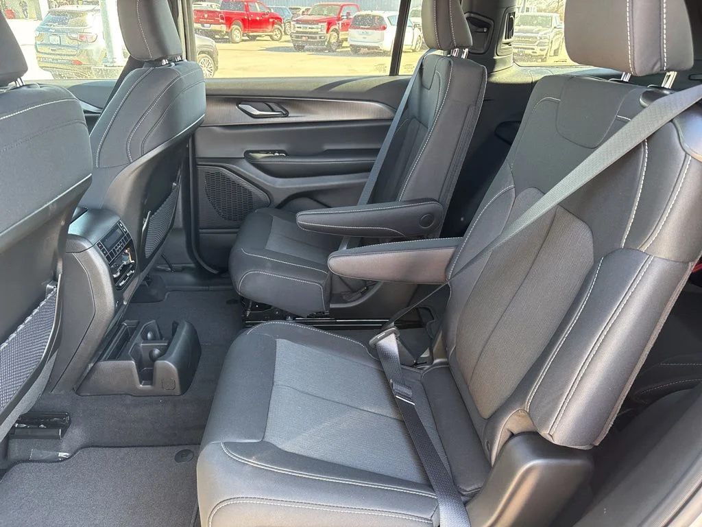 New 2026 Silver Zynith Exterior Paint Jeep Laredo image 25
