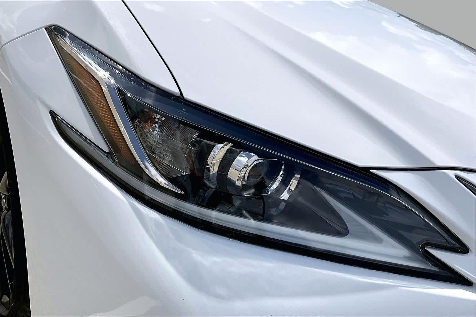 Used 2024 Ultra White Lexus F SPORT Handling image 26