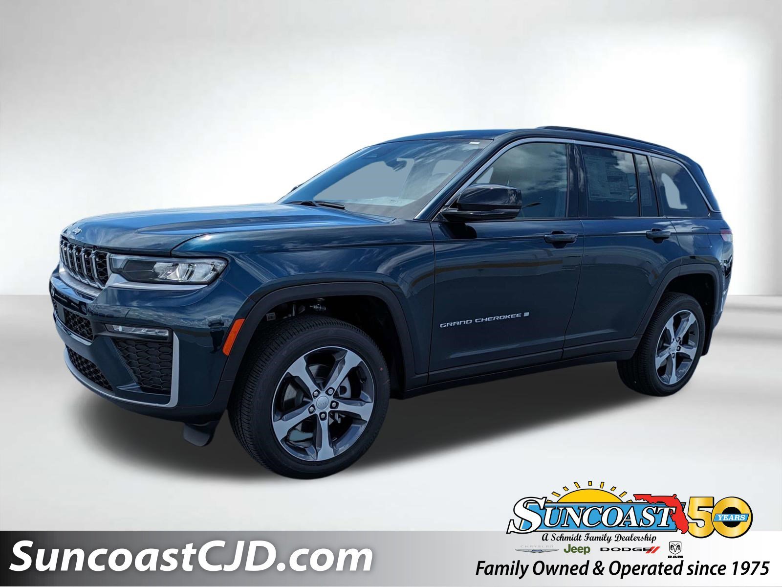 New 2026 Fathom Blue Pearl-Coat Exterior Paint Jeep Limited image 1