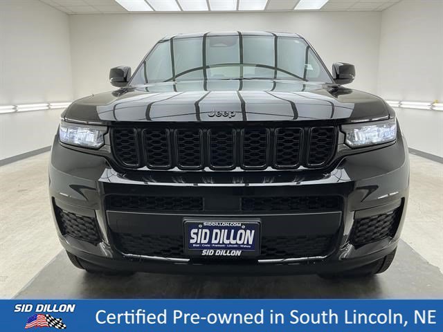 Used 2023 Diamond Black Crystal Pearlcoat Jeep Altitude image 2