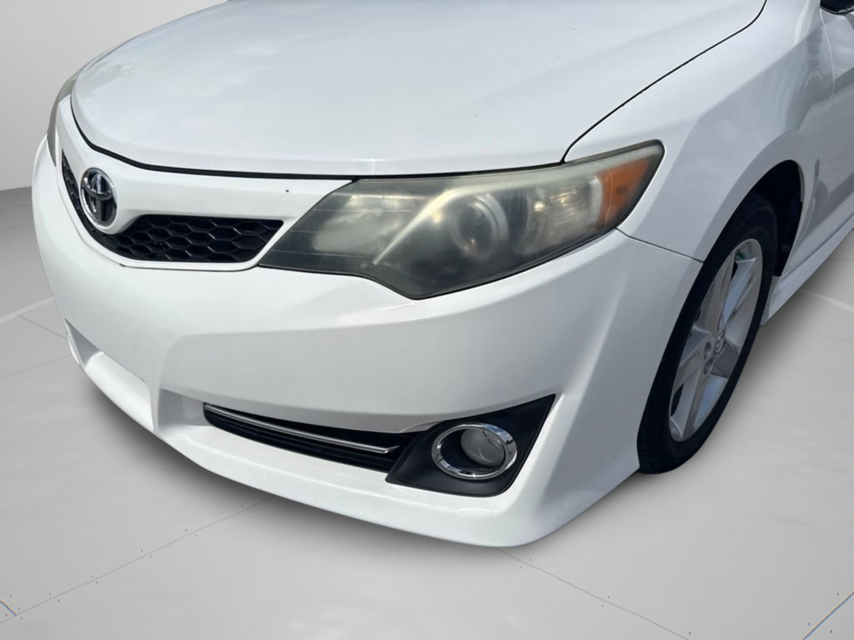 Used 2014 Super White Toyota SE image 29