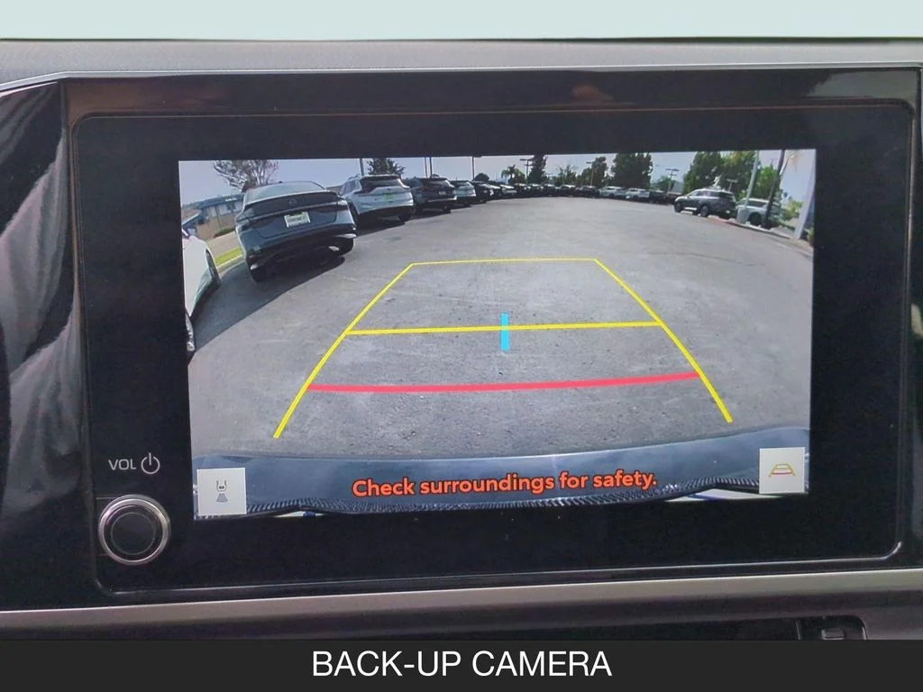 Used 2025  Toyota SE image 22