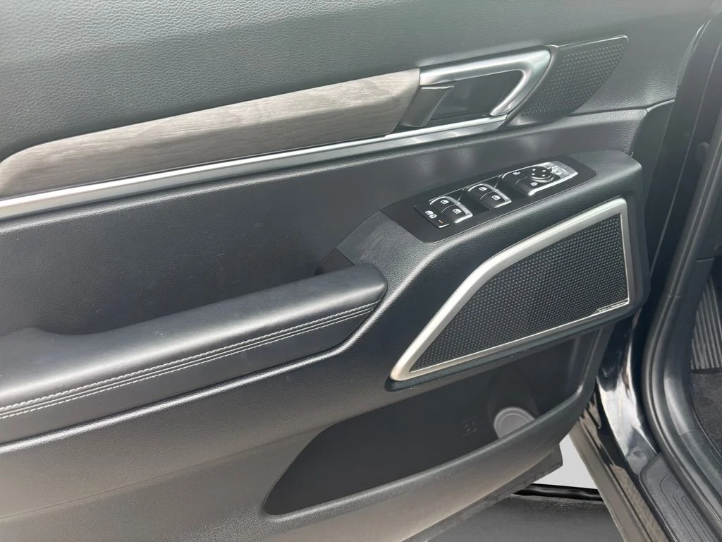Used 2024 Black Kia EX X-Line image 14
