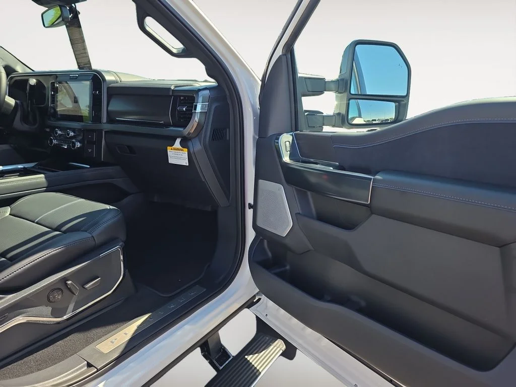 New 2026 Star White Metallic Tri-Coat Ford Platinum image 10