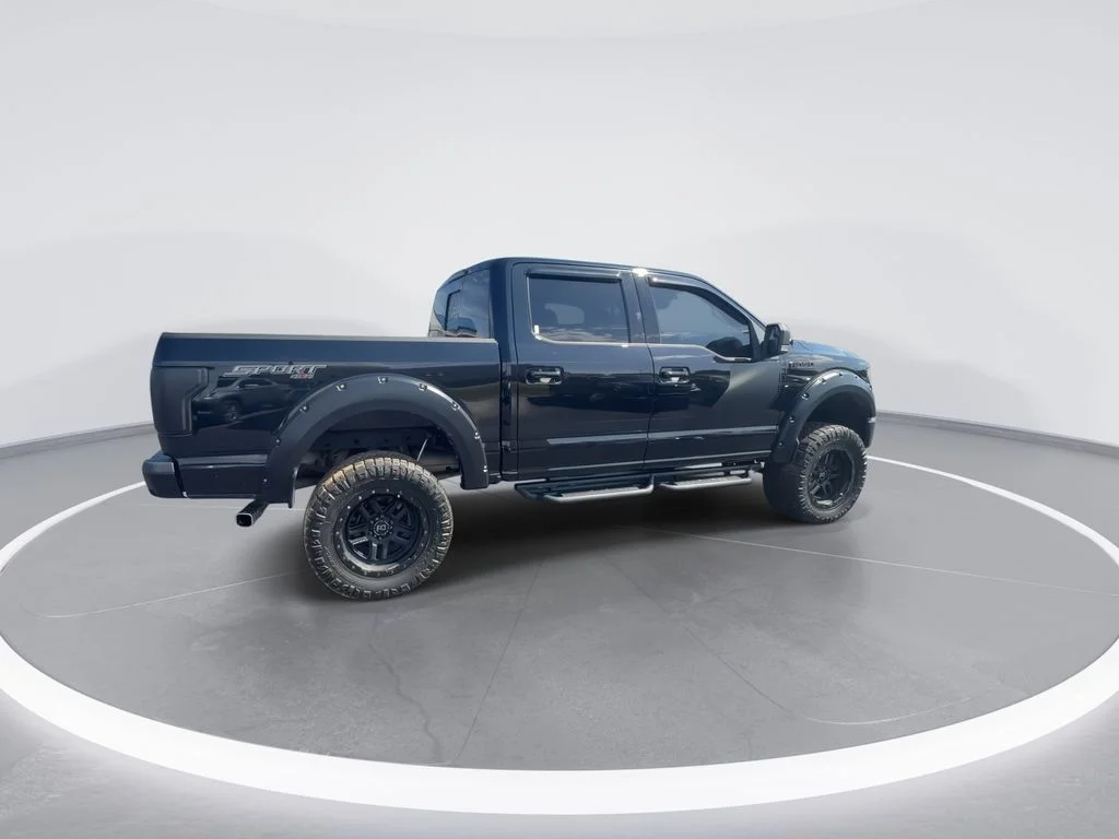 Used 2017 Black Ford XLT image 9
