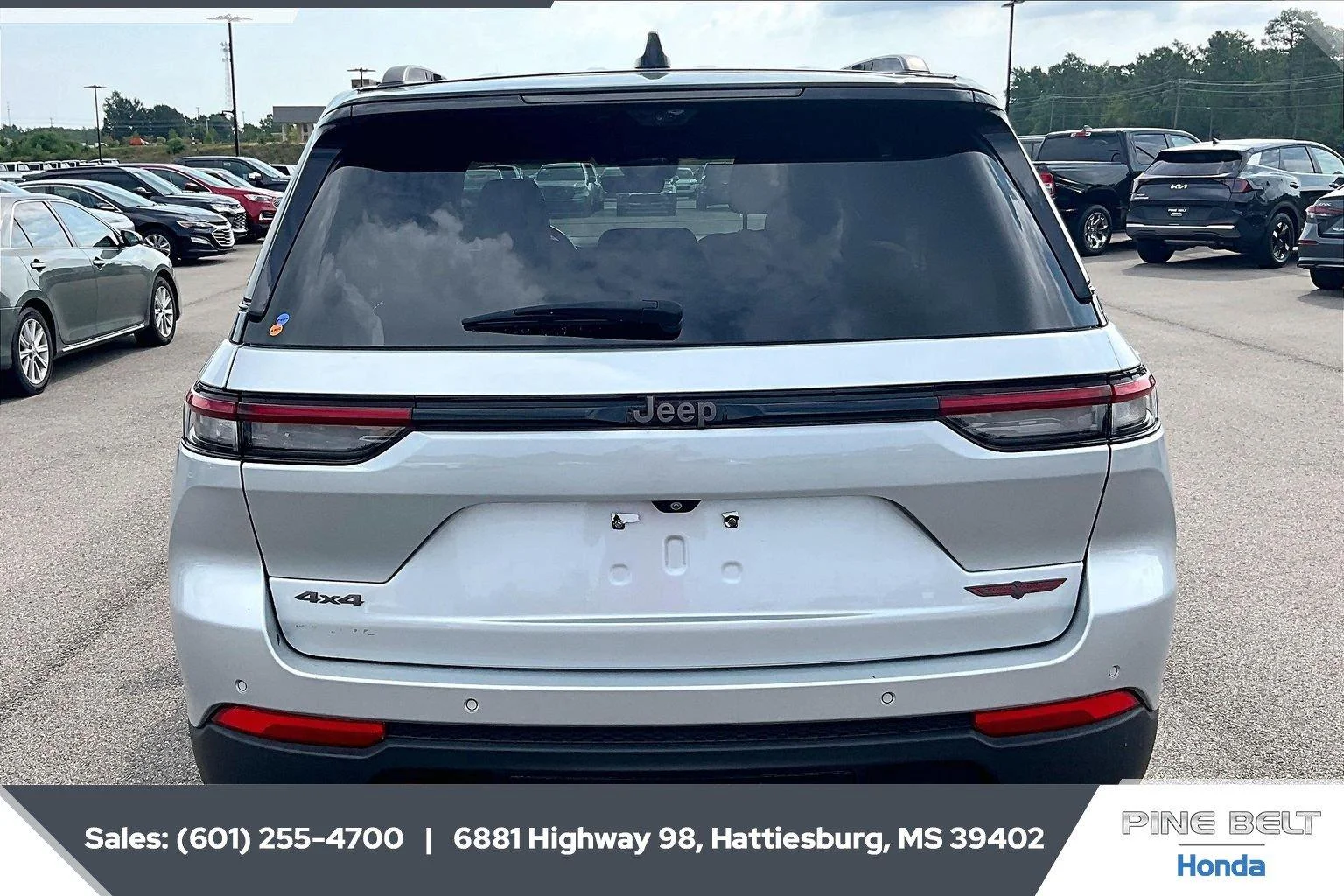 Used 2022 Silver Zynith Jeep Trailhawk image 4