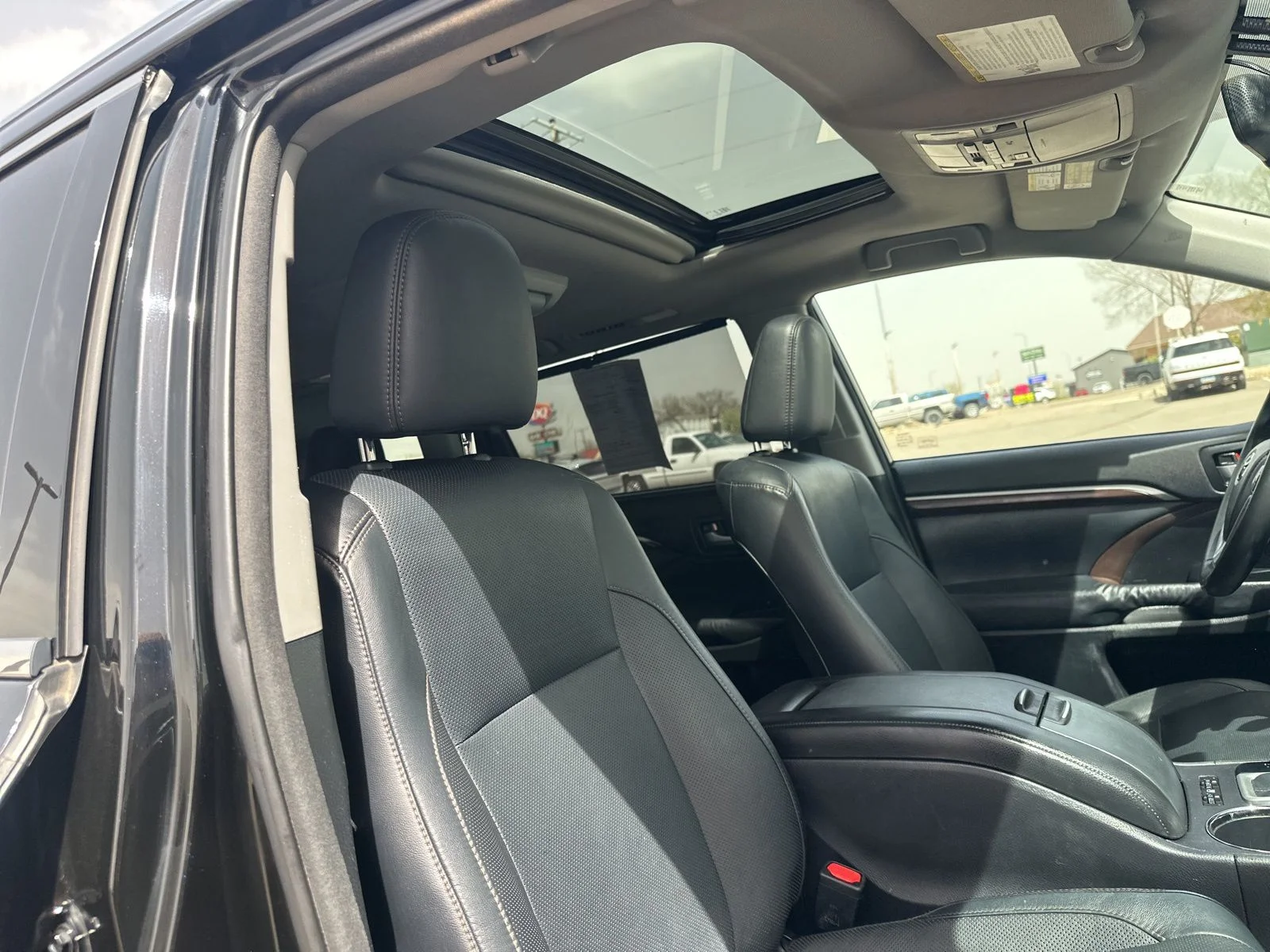 Used 2014 Black Toyota Limited image 39