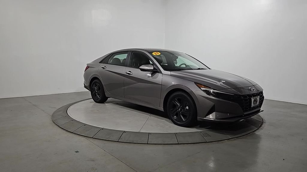 Used 2023 Silver Hyundai SEL image 8